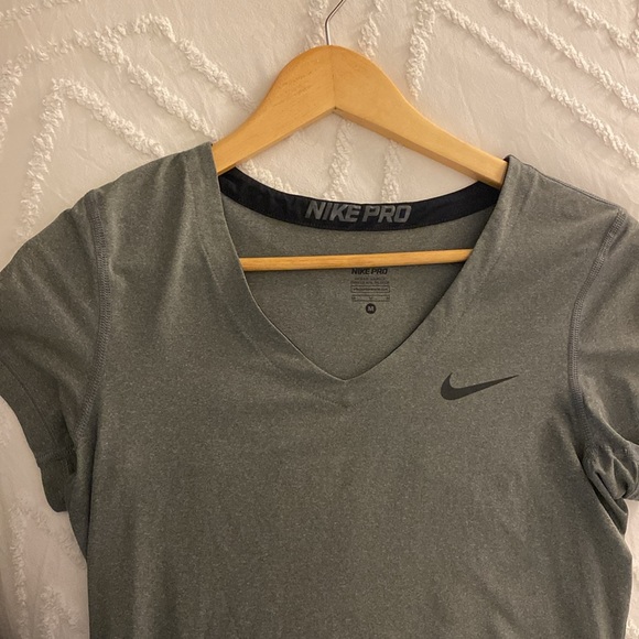 Nike grey short sleeve workout top - Picture 2 of 2
